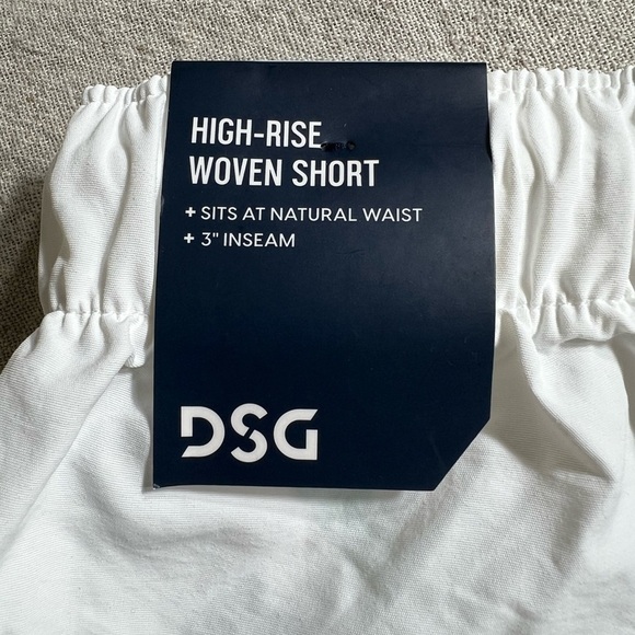 DSG  3” high rise woven short in white size S. NWT retails‎ for $28 - Picture 3 of 4